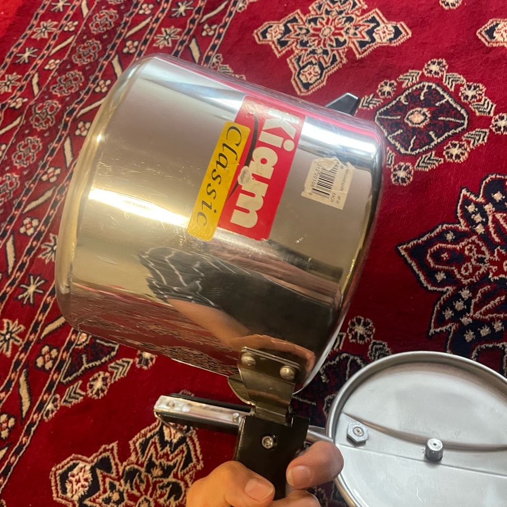 Pressure cooker